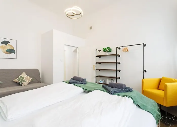 82sqm - 3 Bedrooms - 15 Min To Center Apartament *
